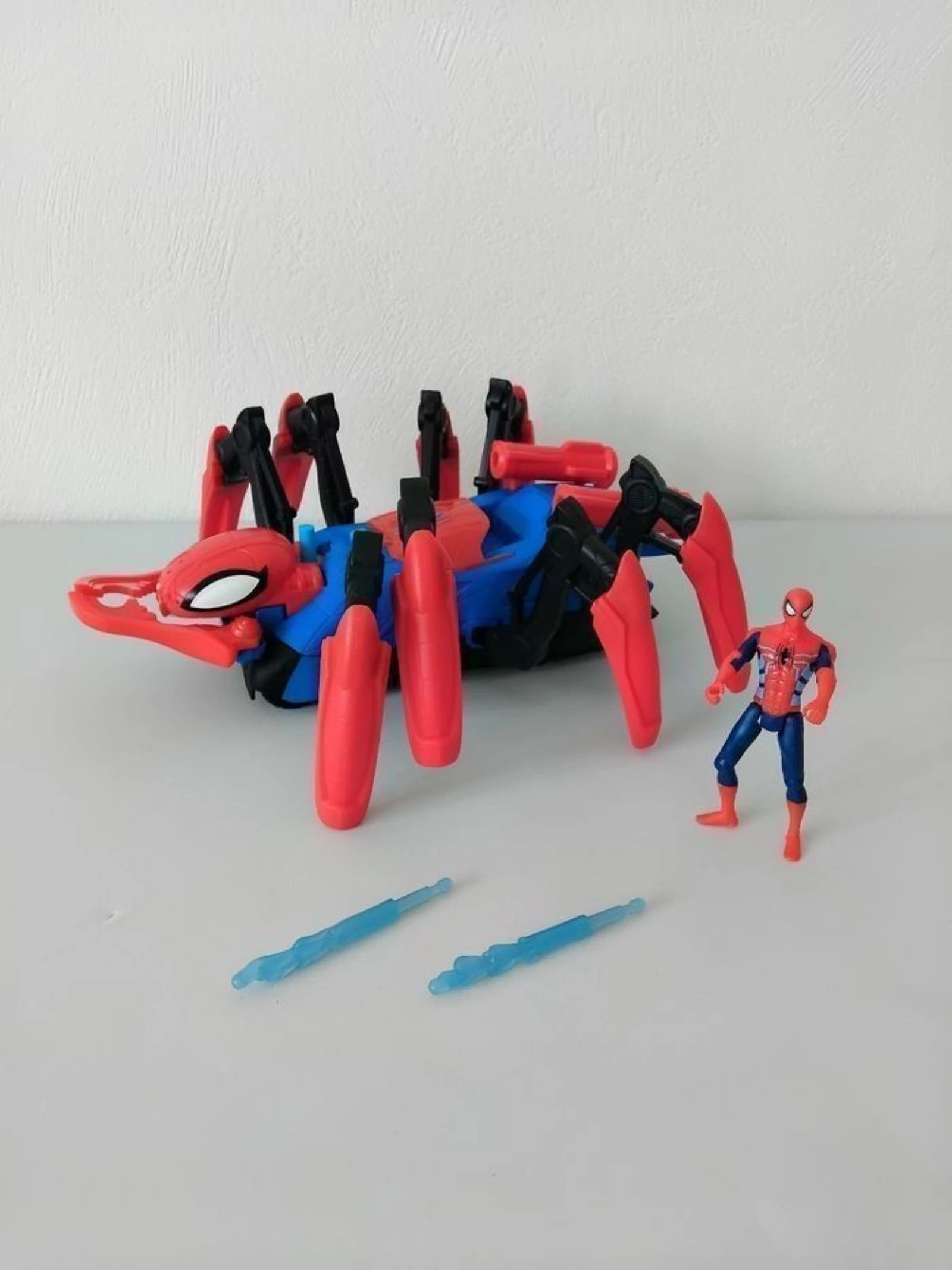 Spiderman Véhicule Araignée Géante Lance Eau Complète 